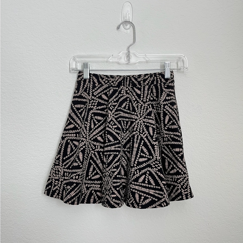 Forever 21 black & cream printed skater skirt XS